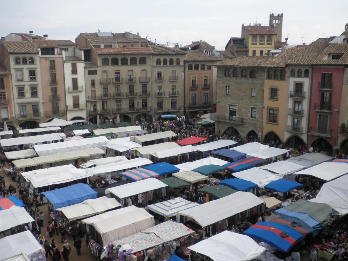 Apartaments Vicus 2 Con Vistas A La Plaza Mayor De Vic Exterior foto